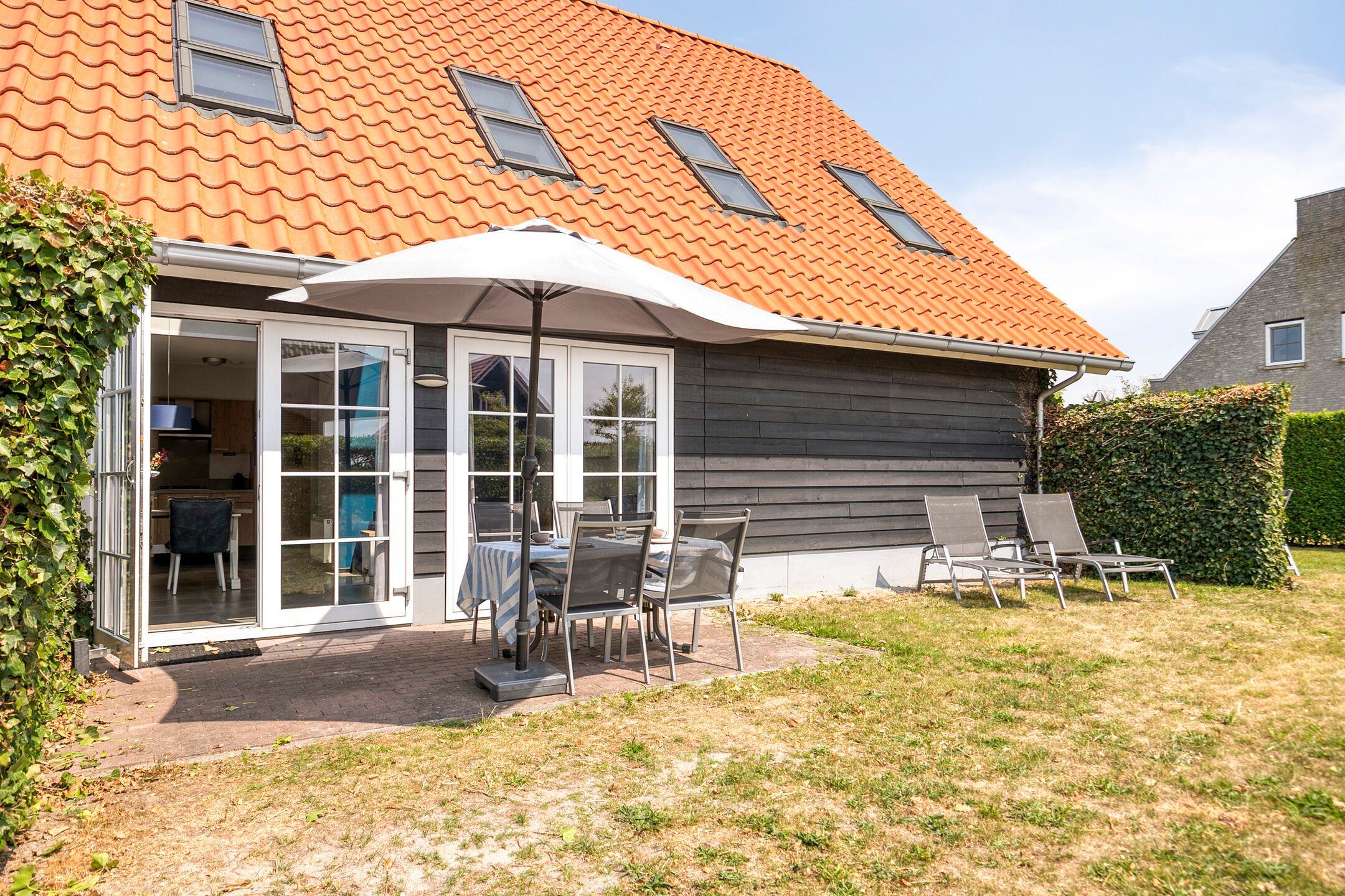 2-bedroom freehold villa in Nieuwvliet — photo 2 of 5