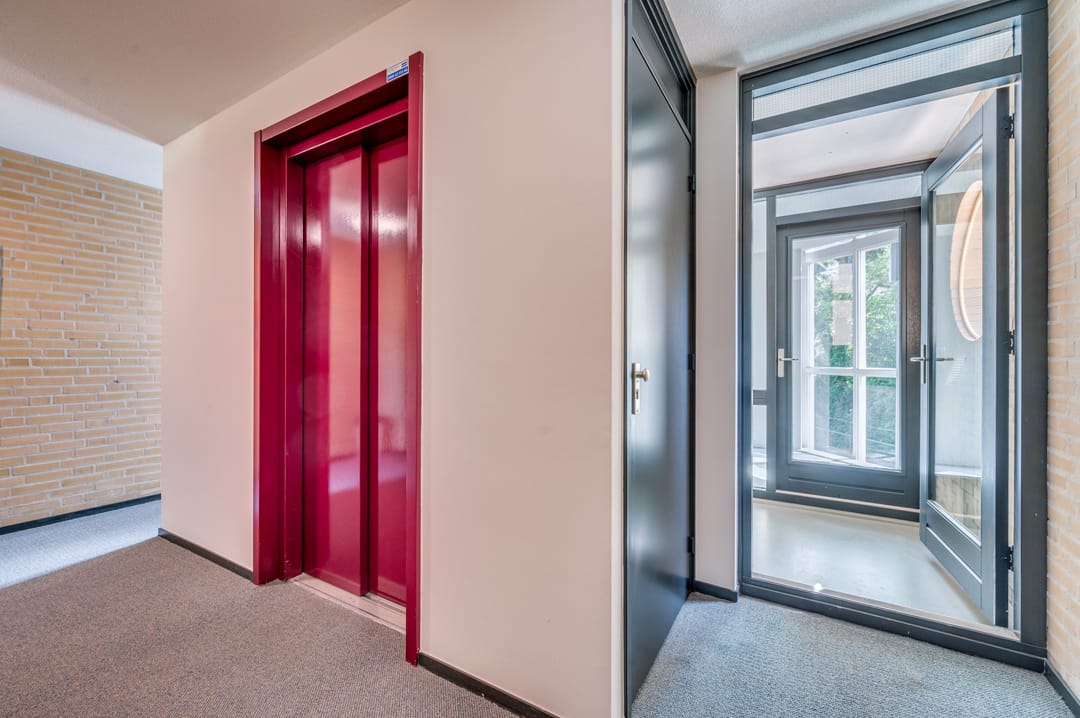 Photo 16 of Sint Urbanusweg 8-B