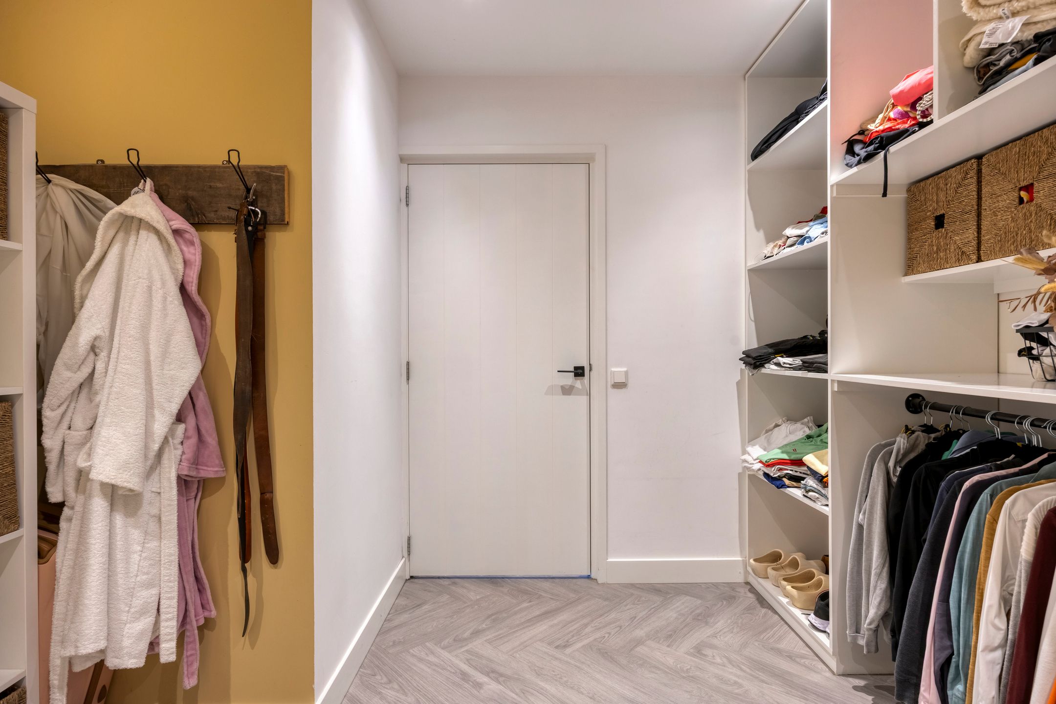 Photo 33 of Burgemeester Doormanstraat 24-A