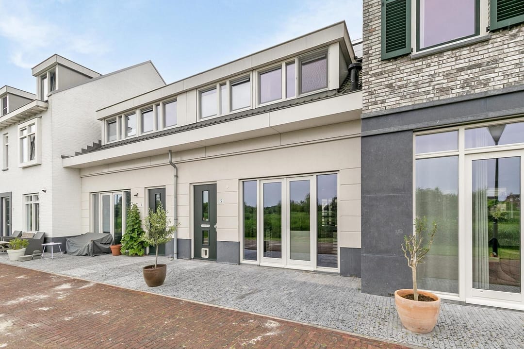 Photo 1 of Singapore 5