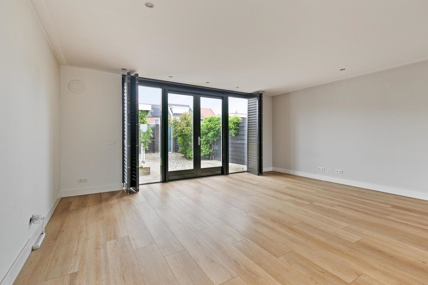 Photo 10 of Singapore 5