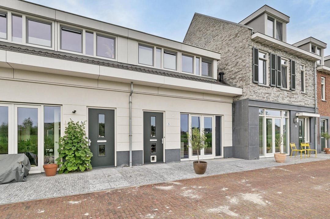 Photo 38 of Singapore 5