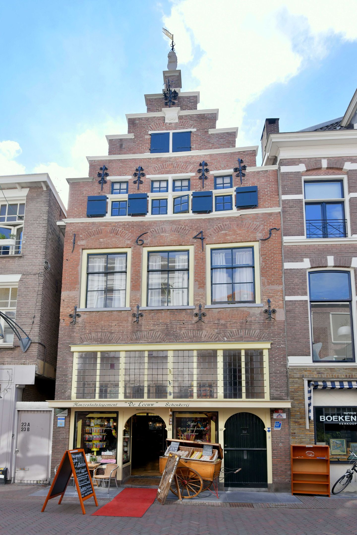 View photo 2 of Nieuwstraat 25