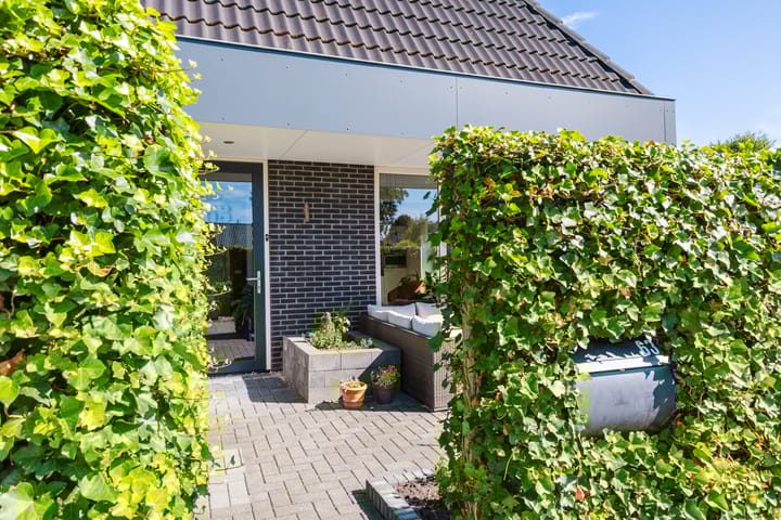 Foto 11 van van Brederodestraat 63