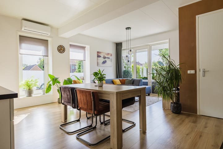 Foto 23 van van Brederodestraat 63