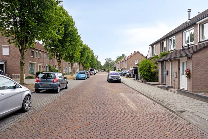 Foto 40 van Burgemeester Ploegmakerslaan 1