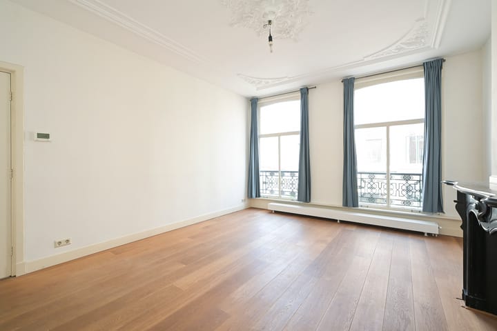 Photo 9 of Zoutmanstraat 63-C