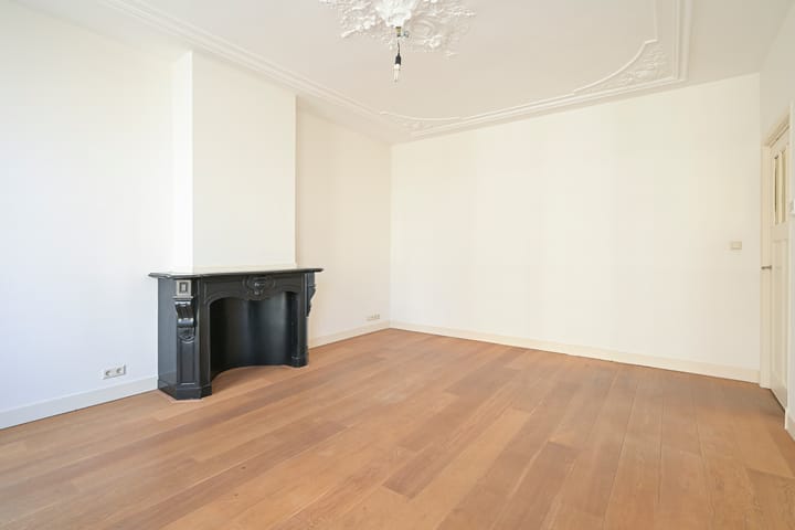 Photo 11 of Zoutmanstraat 63-C