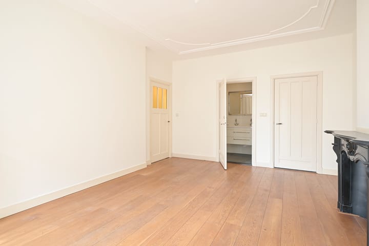 Photo 17 of Zoutmanstraat 63-C