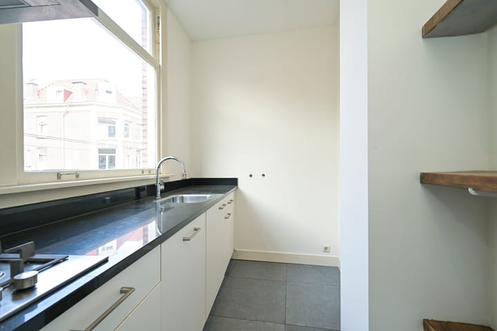 Photo 28 of Zoutmanstraat 63-C