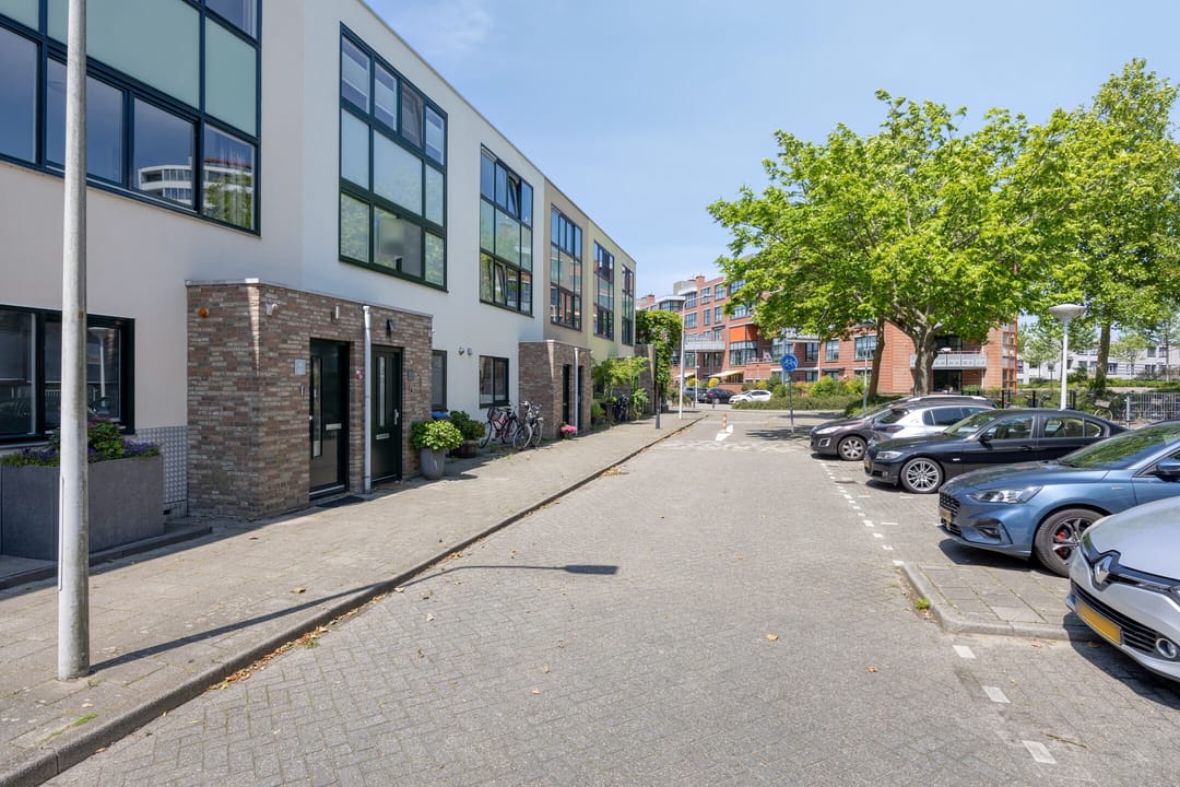 Photo 1 of Louise Hardenbergsingel 11
