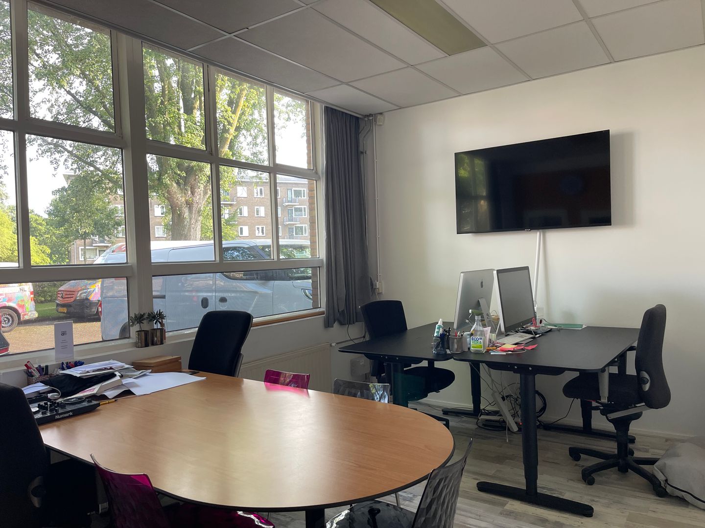 View photo 2 of Floresstraat 7