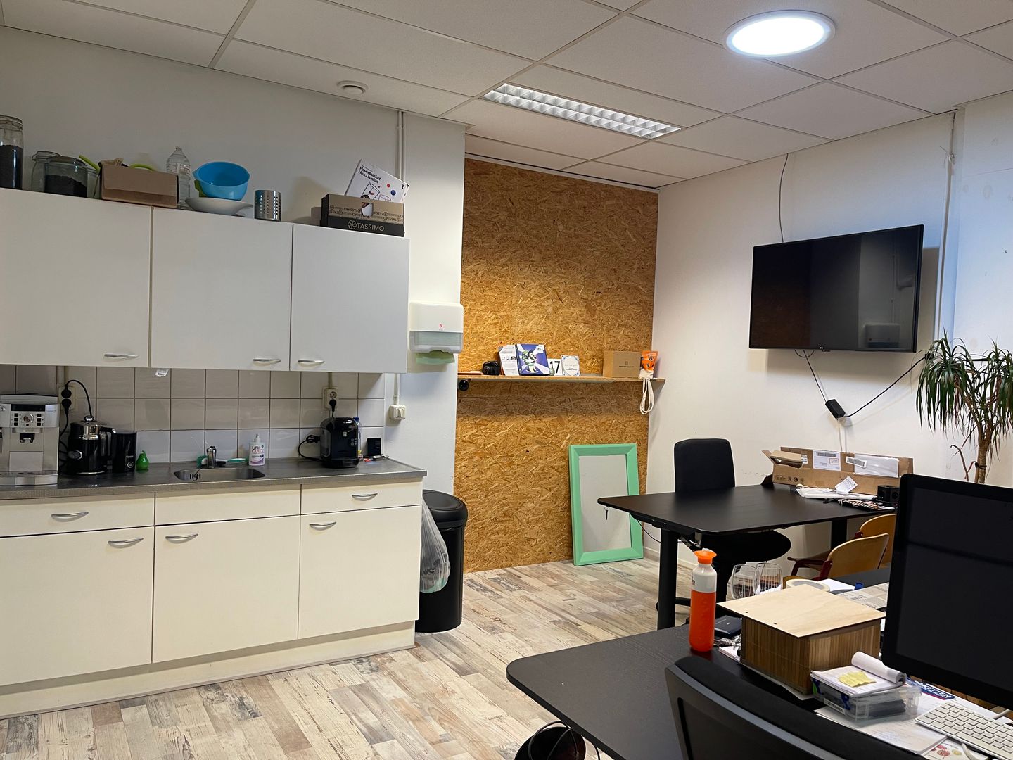 View photo 5 of Floresstraat 7