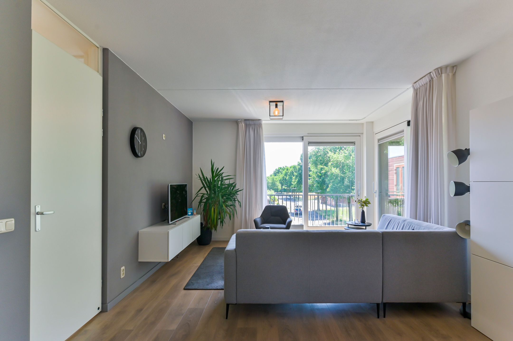 Photo 9 of Graaf van Loonlaan 65