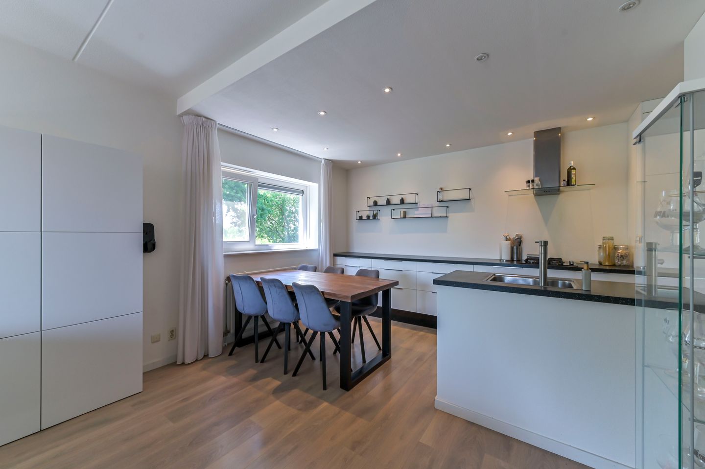 Photo 10 of Graaf van Loonlaan 65