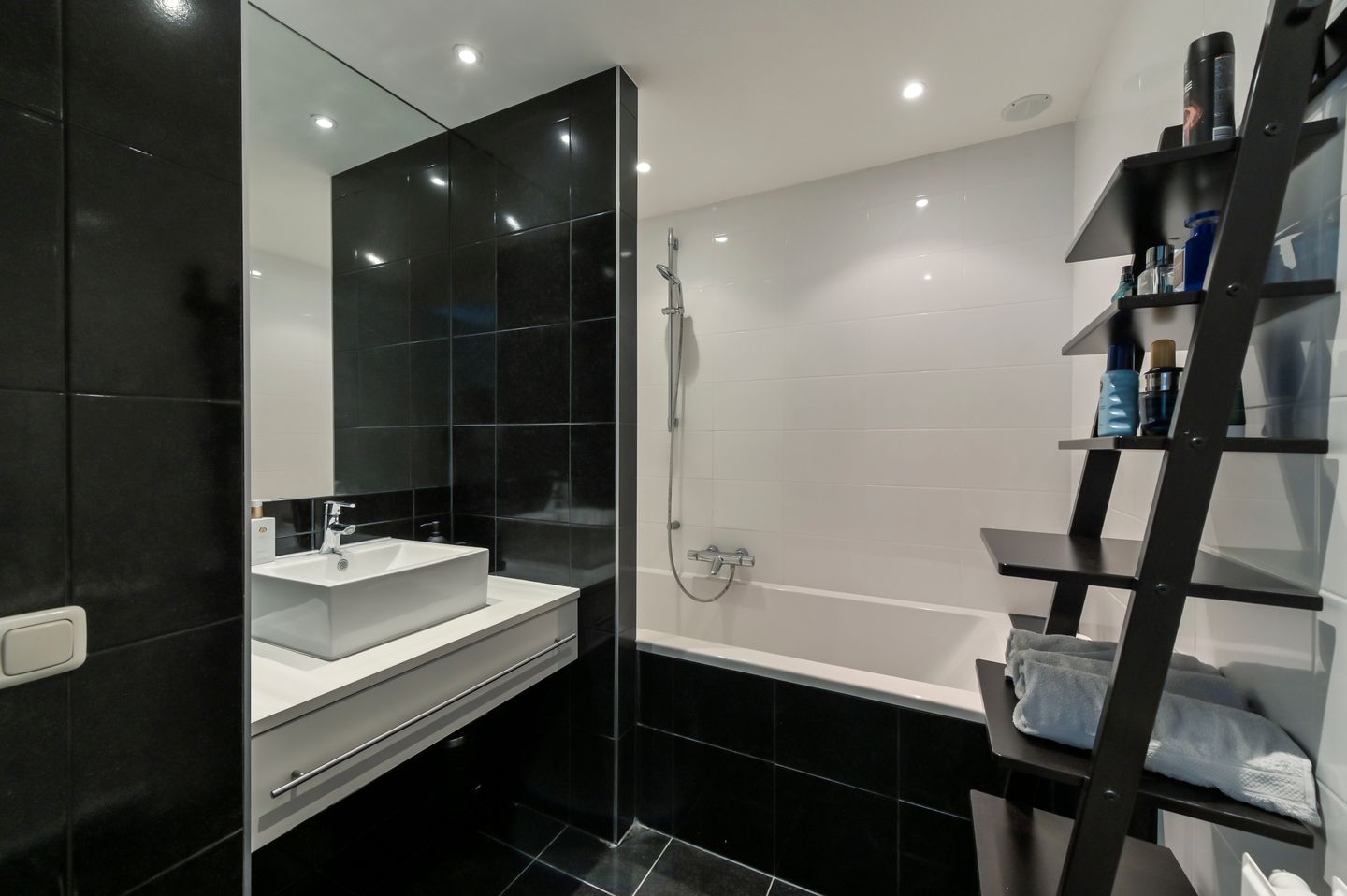 Photo 19 of Graaf van Loonlaan 65