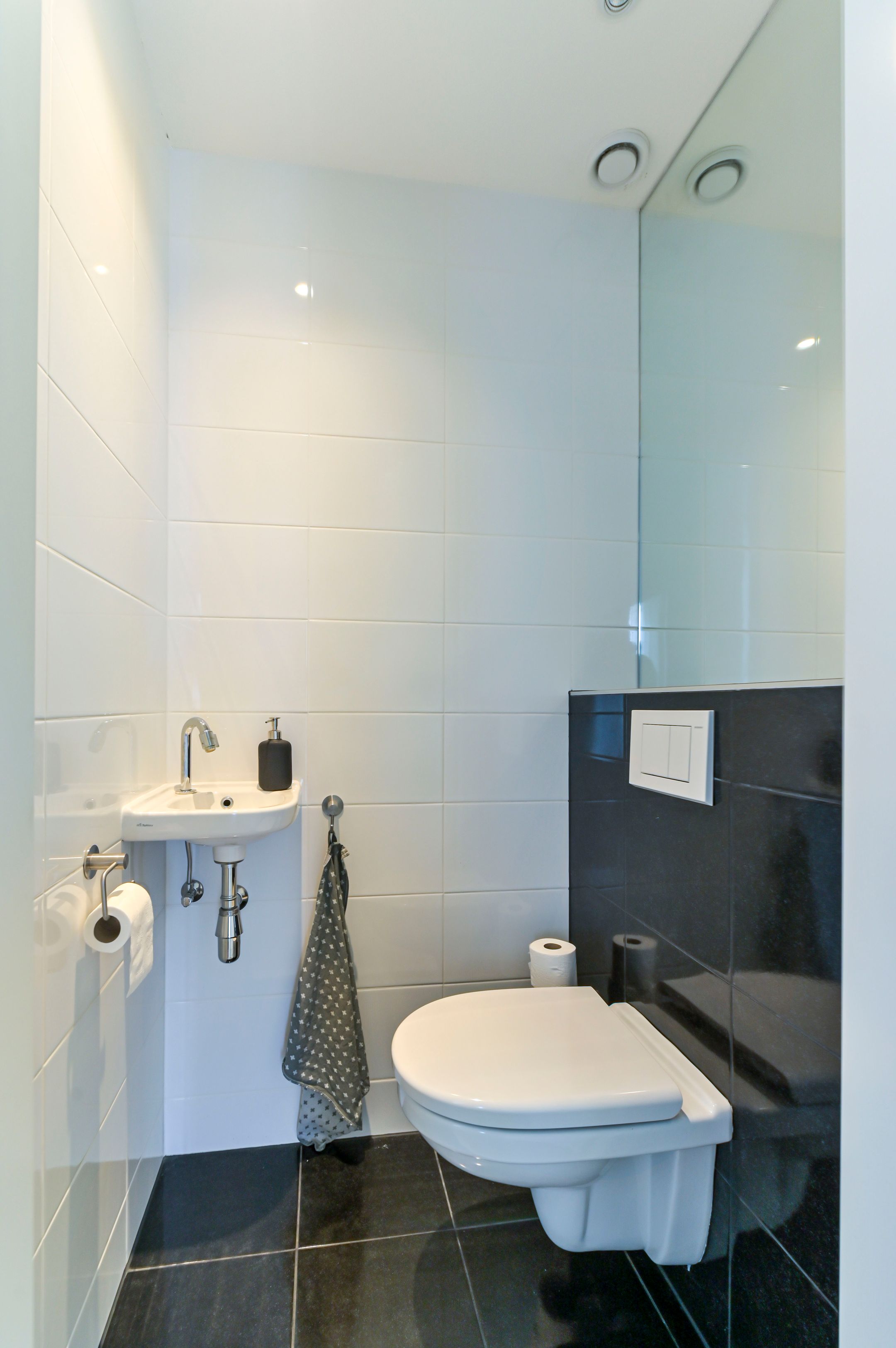 Photo 21 of Graaf van Loonlaan 65