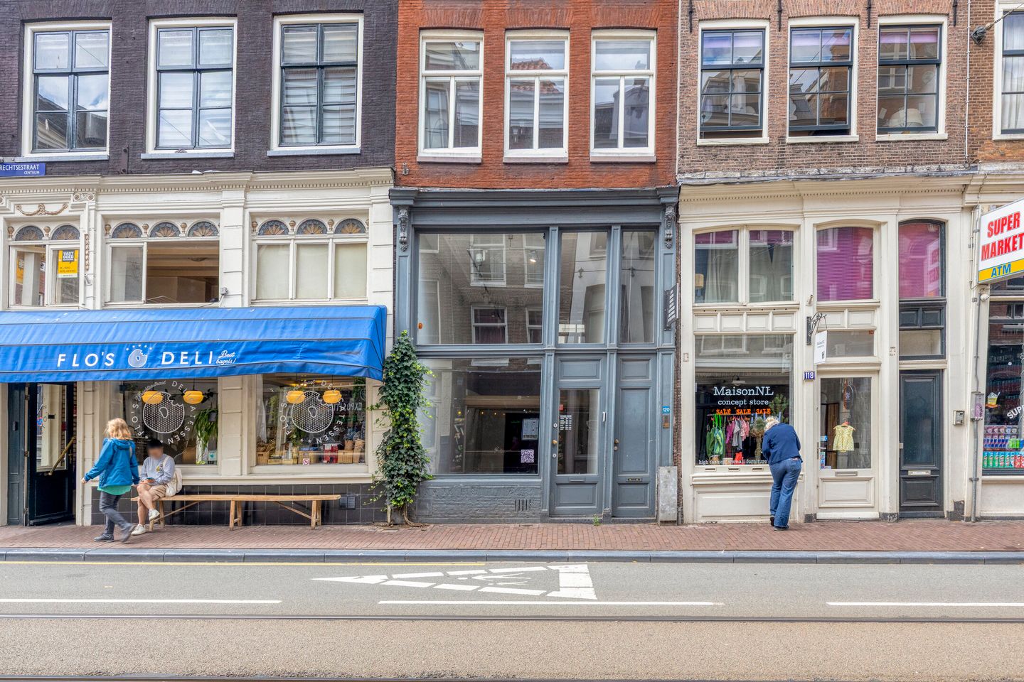 View photo 2 of Utrechtsestraat 120-H