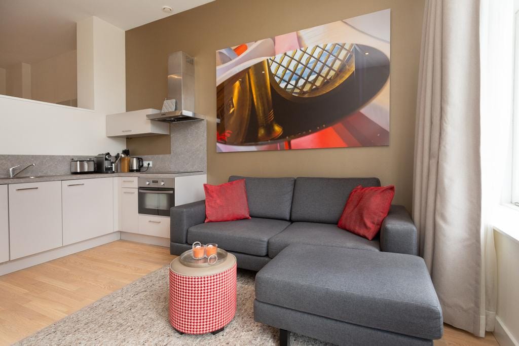 Photo 2 of Laan Copes van Cattenburch 69-H