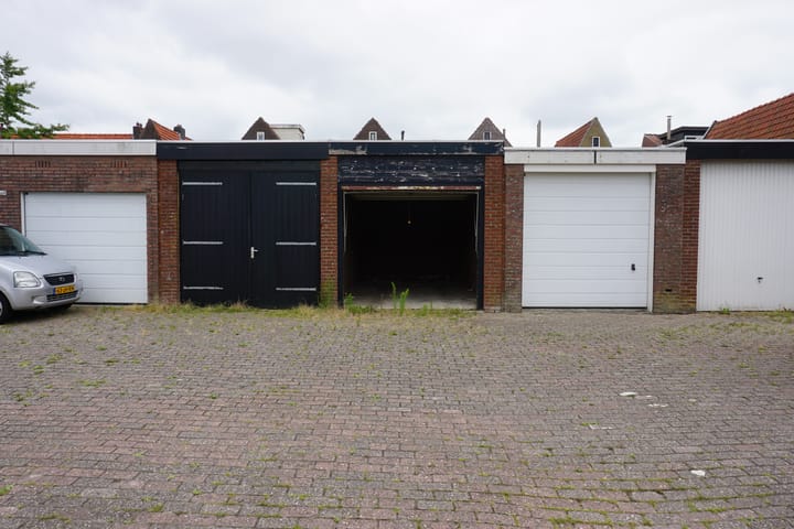 Photo 2 of Vincent van Goghstraat 54-R