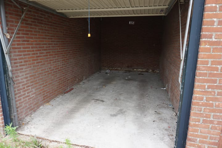 Photo 3 of Vincent van Goghstraat 54-R