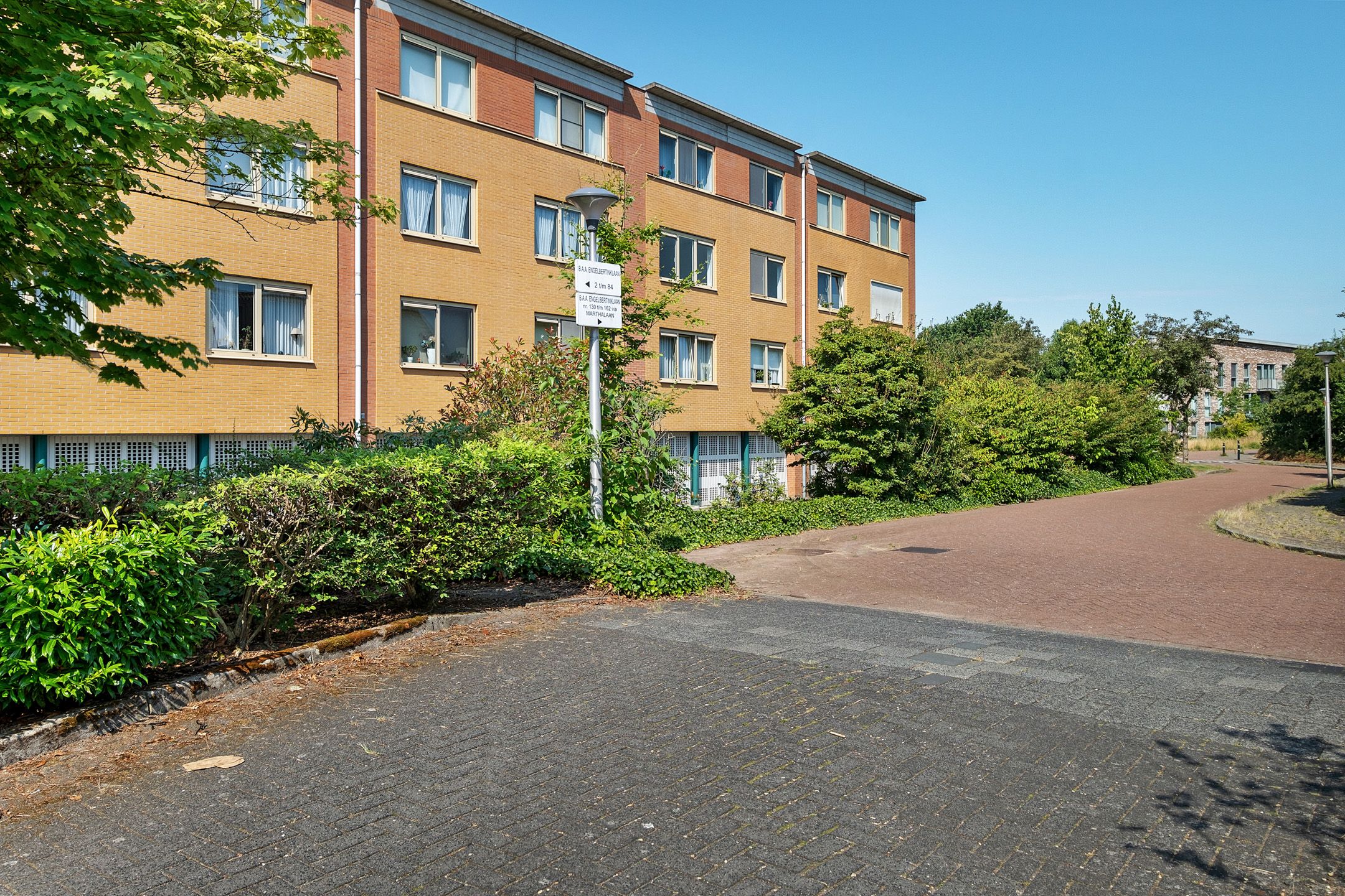 Foto 24 van B.A.A. Engelbertinklaan 80