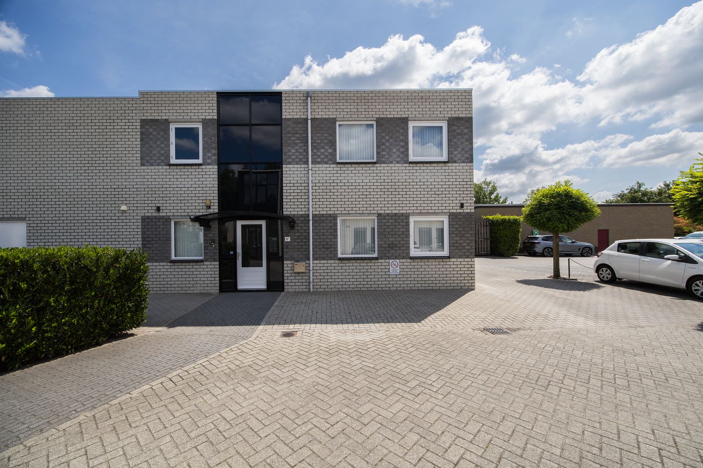 Bekijk foto 1 van Ambachtsweg 8-a
