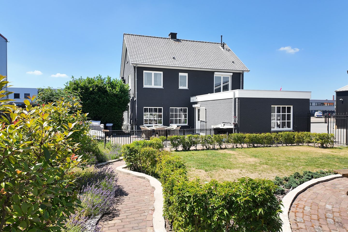 View photo 2 of Munterij 9