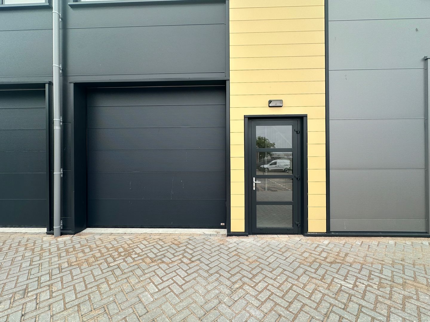 View photo 4 of Van Wamelweg 6-h