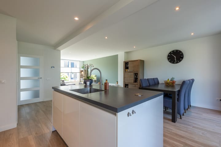 Foto 16 van Burg. Luytenstraat 22