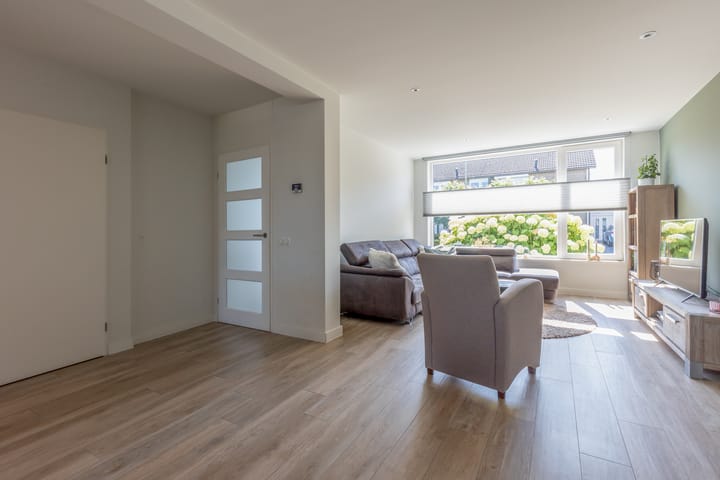 Foto 18 van Burg. Luytenstraat 22