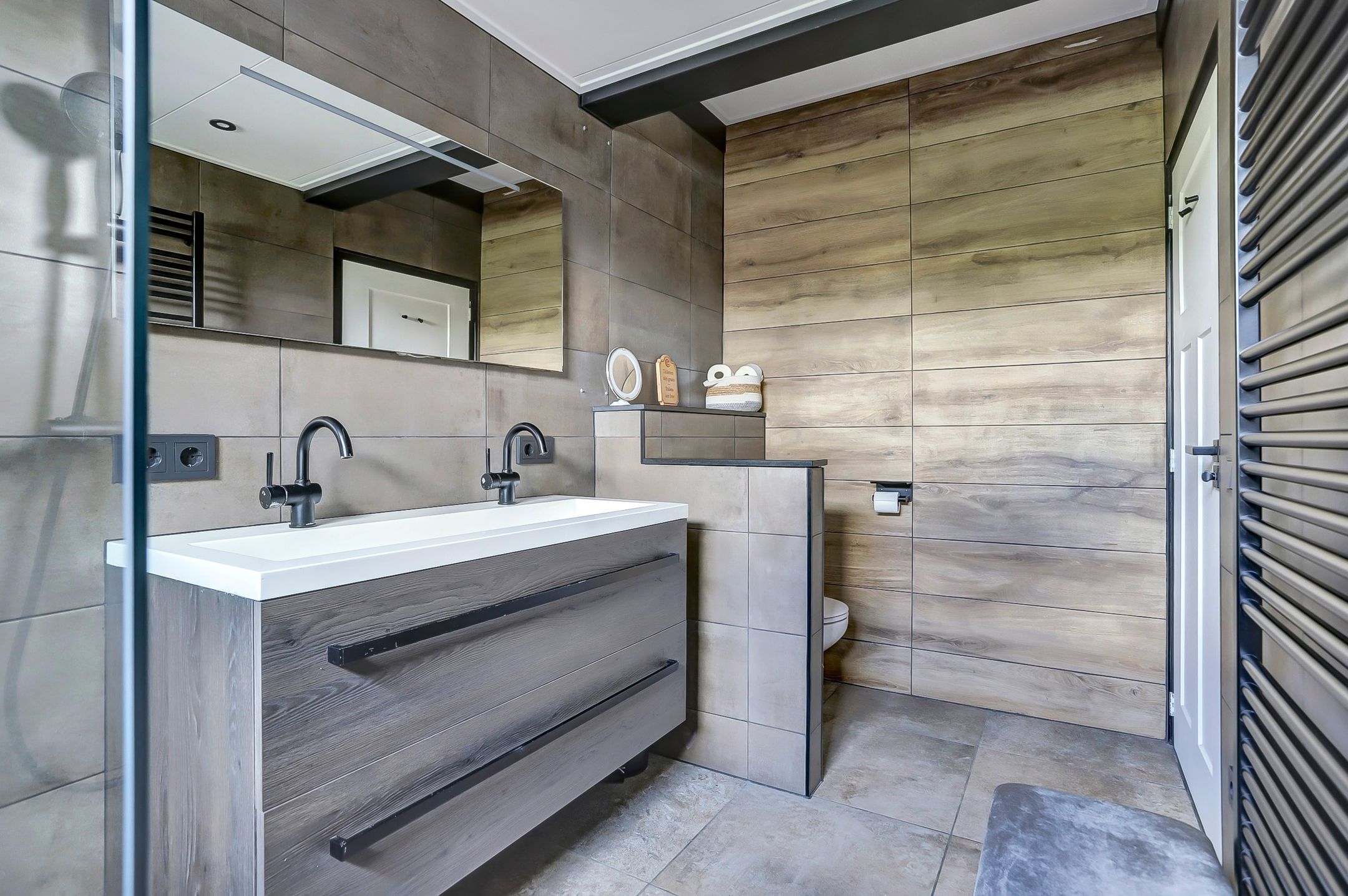 Photo 24 of Besoyensestraat 108