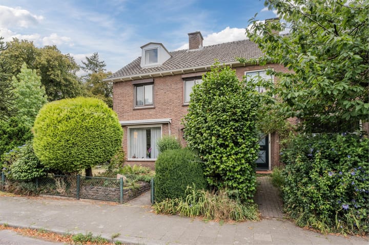 Foto 2 van Van Huevenstraat 1