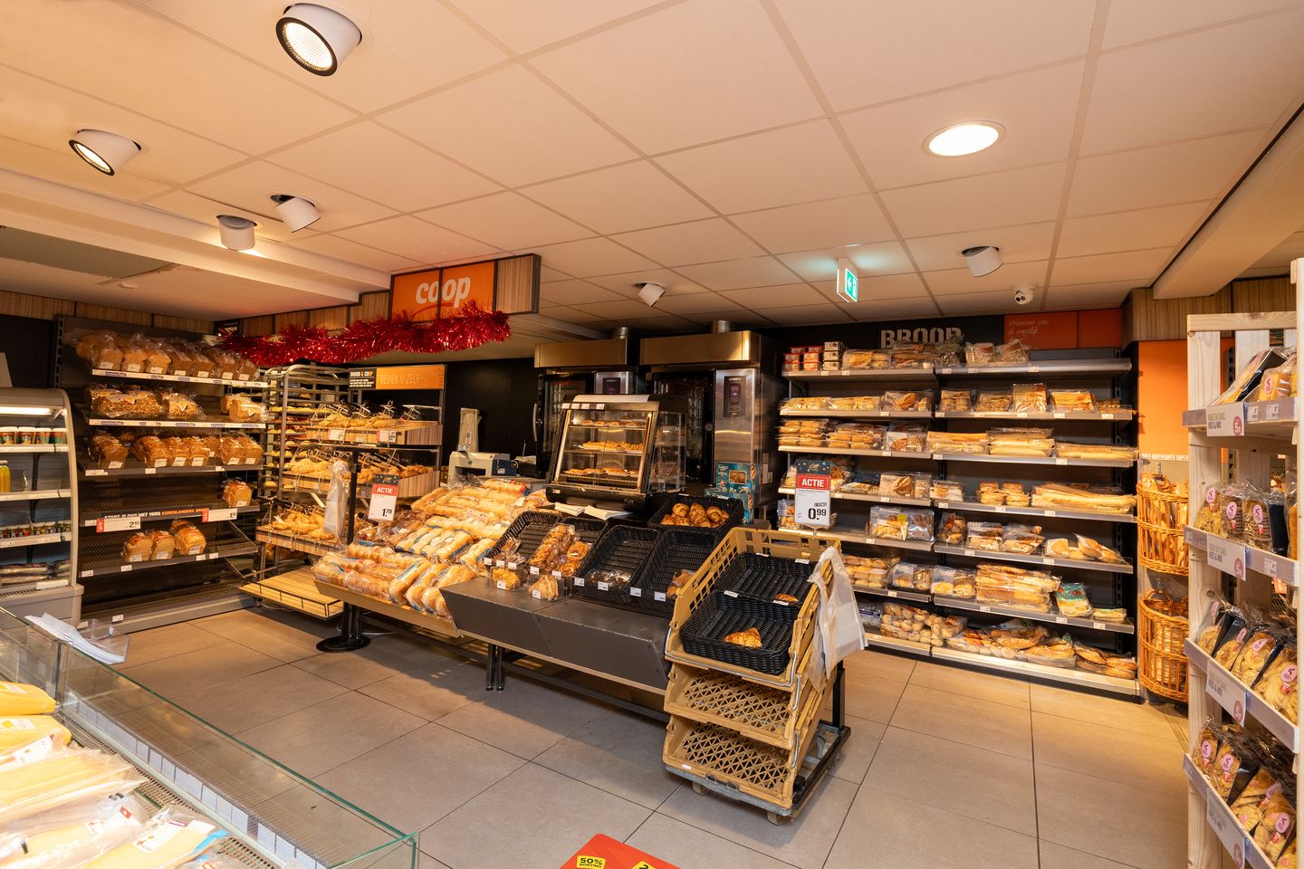 Bekijk foto 4 van Deken Zondaglaan 55