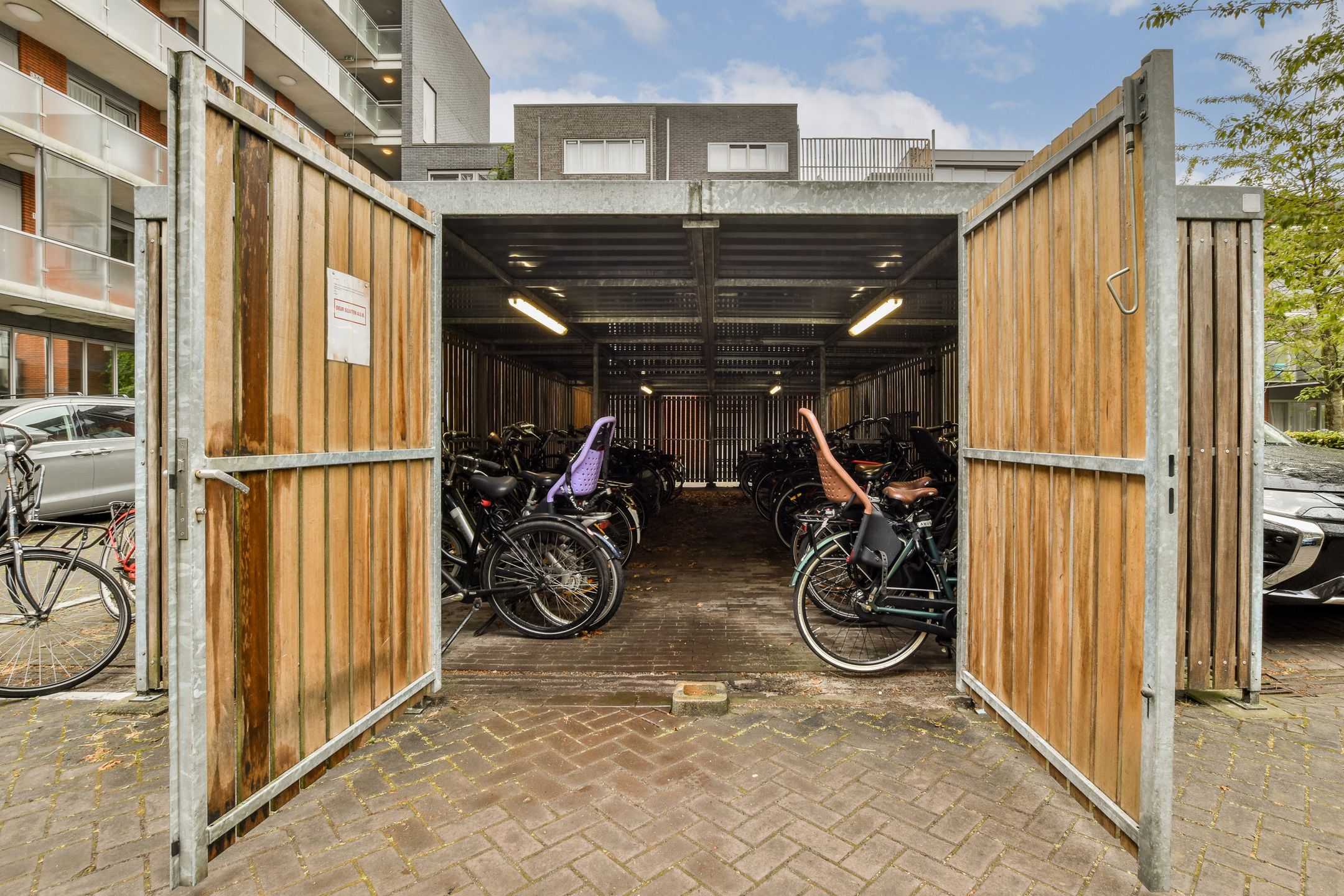 Foto 21 van Postjesweg 136-H