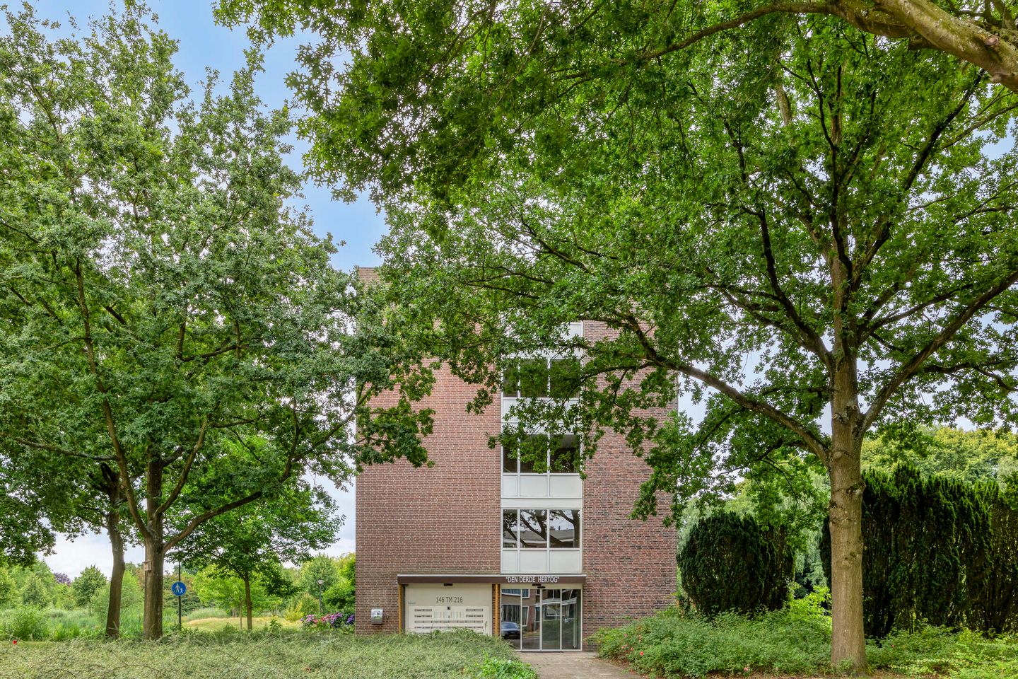 Foto 1 van Hertogenlaan 214