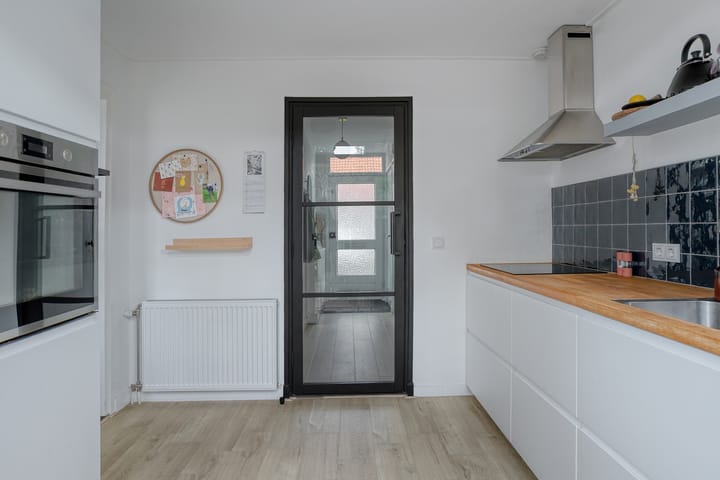 Foto 12 van Burgemeester van Poppelstraat 49