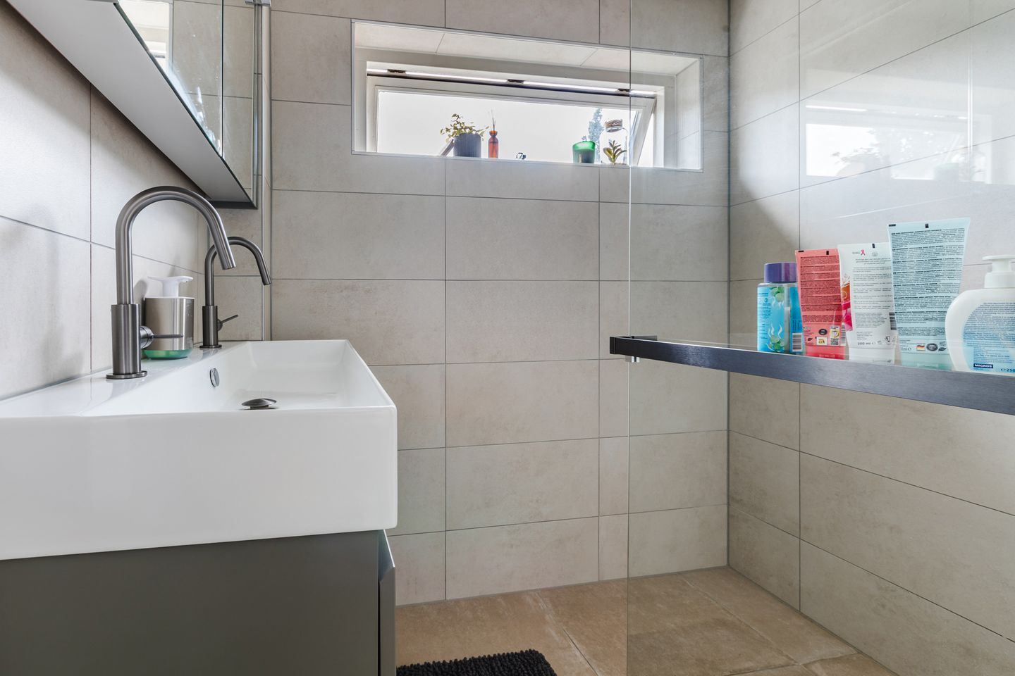 Photo 19 of van der Plaatstraat 17