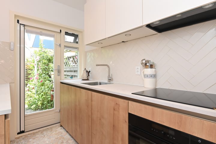 Photo 16 of Mackaystraat 27