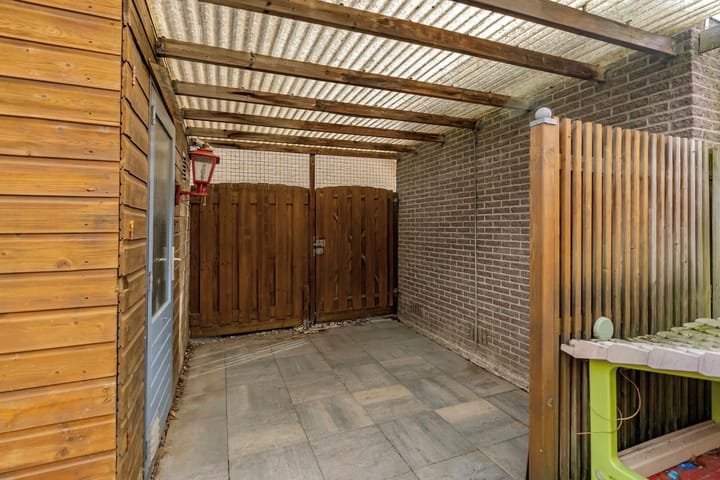 Foto 43 van Johan Westerveldstraat 15