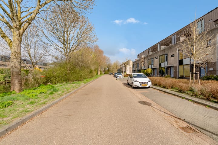 Foto 48 van Johan Westerveldstraat 15