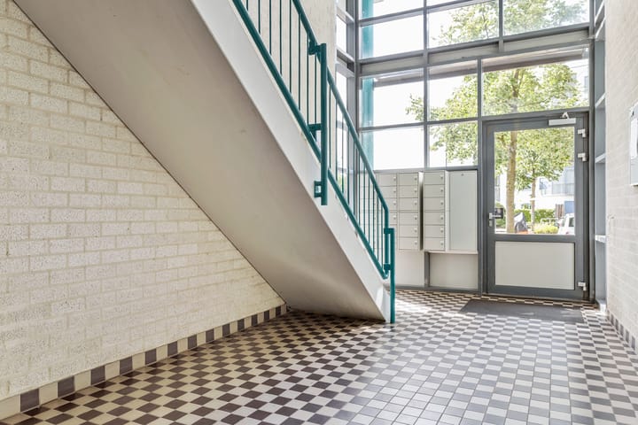 Photo 7 of Aartsbisschop Romerostraat 161