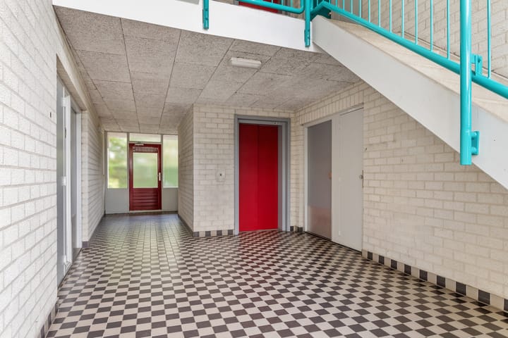 Photo 8 of Aartsbisschop Romerostraat 161