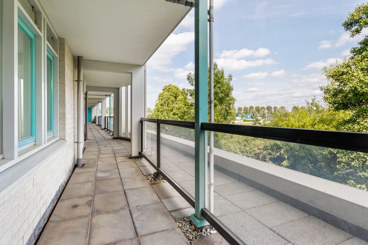 Photo 9 of Aartsbisschop Romerostraat 161