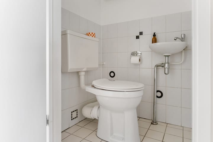 Photo 12 of Aartsbisschop Romerostraat 161