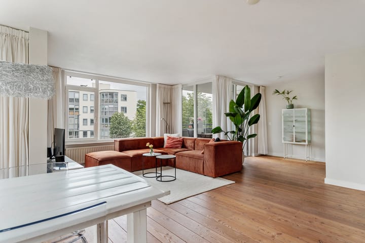 Photo 17 of Aartsbisschop Romerostraat 161