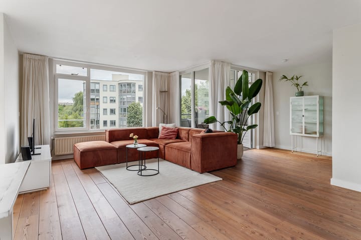 Photo 18 of Aartsbisschop Romerostraat 161