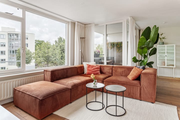 Photo 19 of Aartsbisschop Romerostraat 161