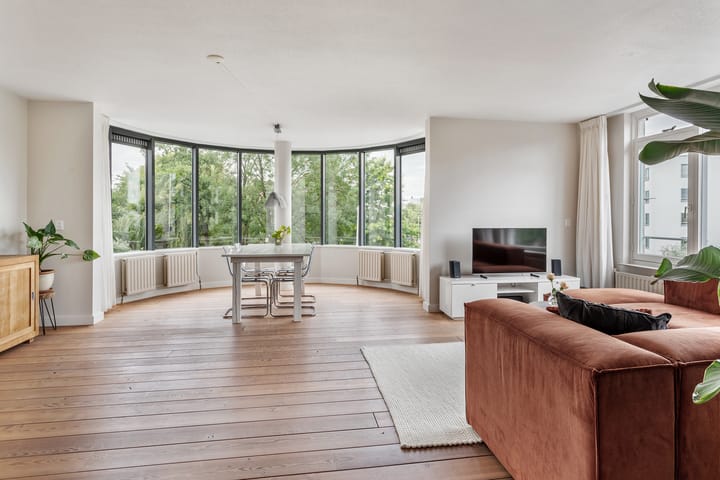 Photo 22 of Aartsbisschop Romerostraat 161