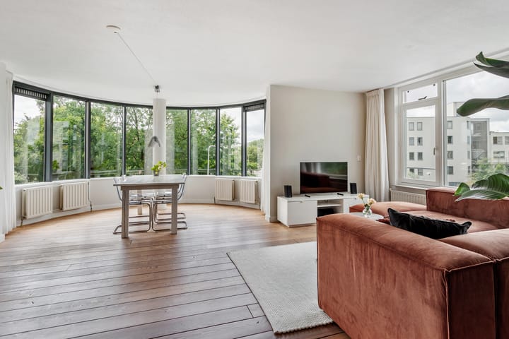 Photo 23 of Aartsbisschop Romerostraat 161